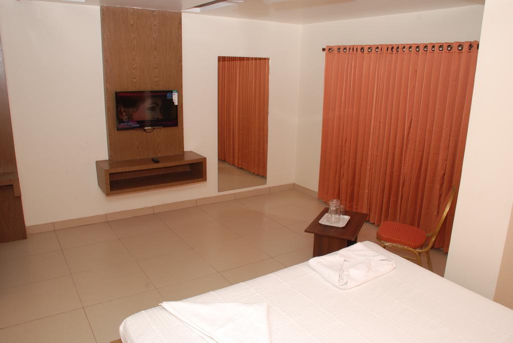 Hotel Pla Amrith Inn Tiruchirappalli Zewnętrze zdjęcie