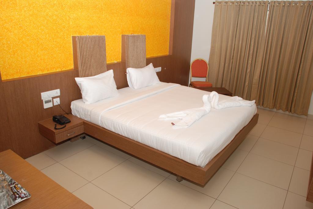 Hotel Pla Amrith Inn Tiruchirappalli Zewnętrze zdjęcie