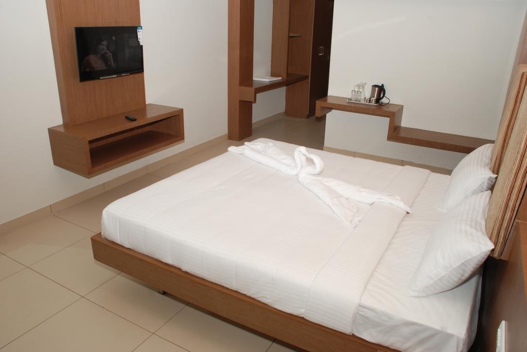 Hotel Pla Amrith Inn Tiruchirappalli Zewnętrze zdjęcie