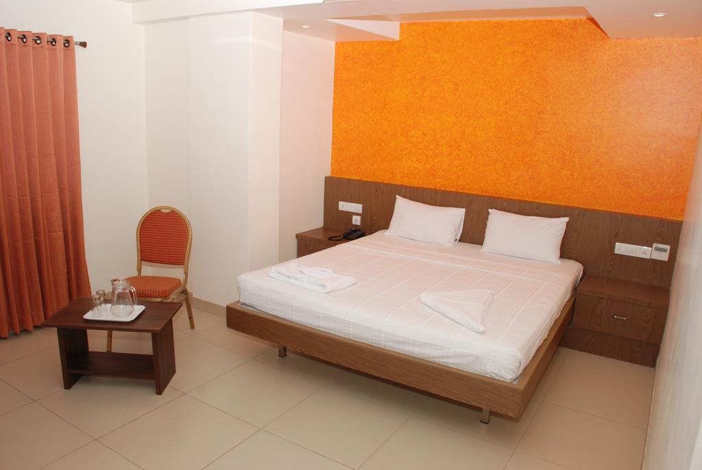 Hotel Pla Amrith Inn Tiruchirappalli Zewnętrze zdjęcie